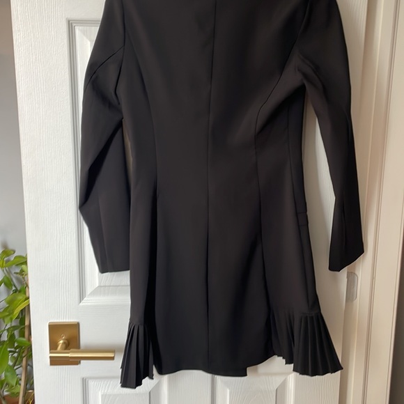 Blazer dress with pleated detail - Picture 4 of 4